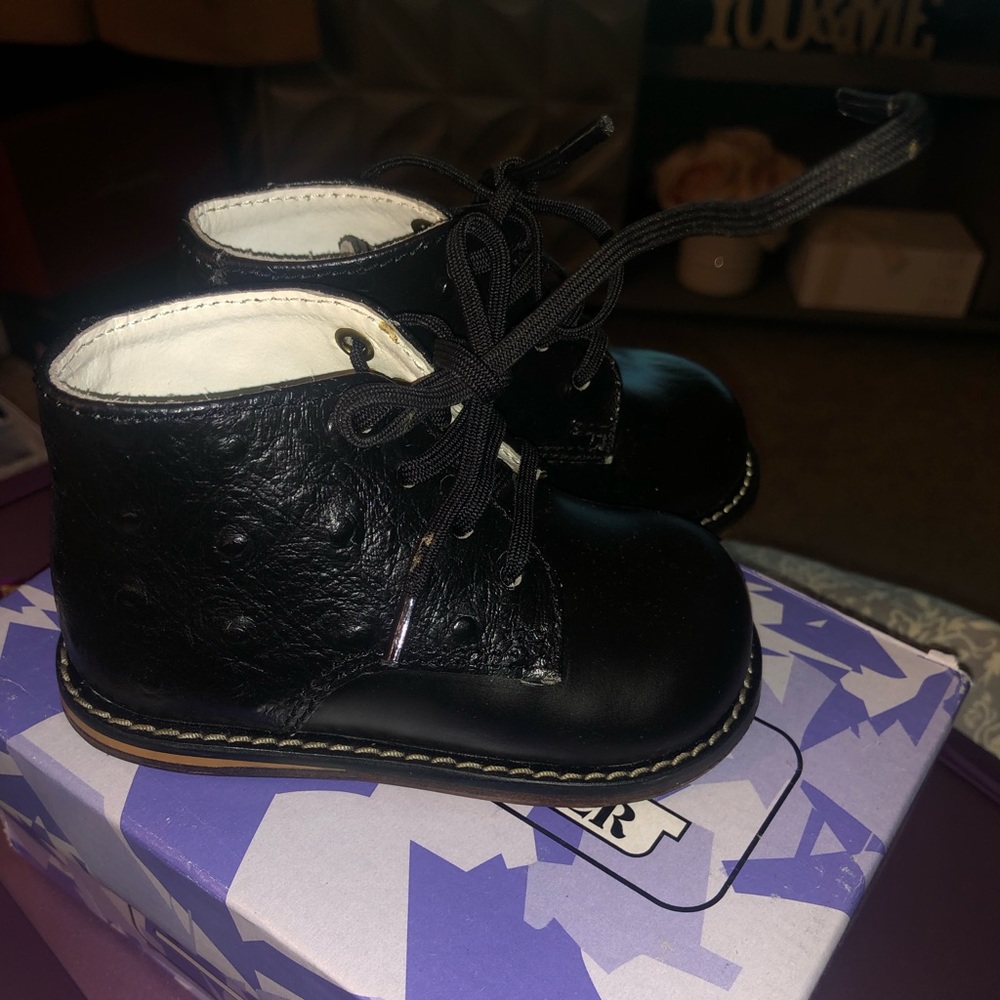 Josmo Walking shoes